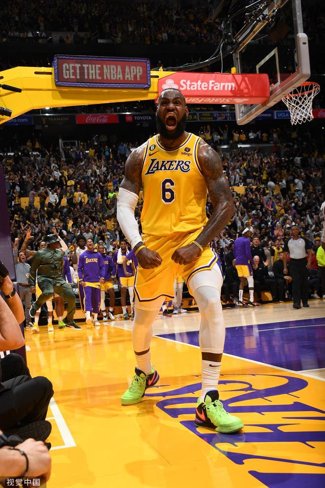 法尔克：格纳布里经纪人已和拜仁谈降薪续约，球员很可能留队（法尔克：格纳布里大概率留队，经纪人与拜仁已谈降薪续约）