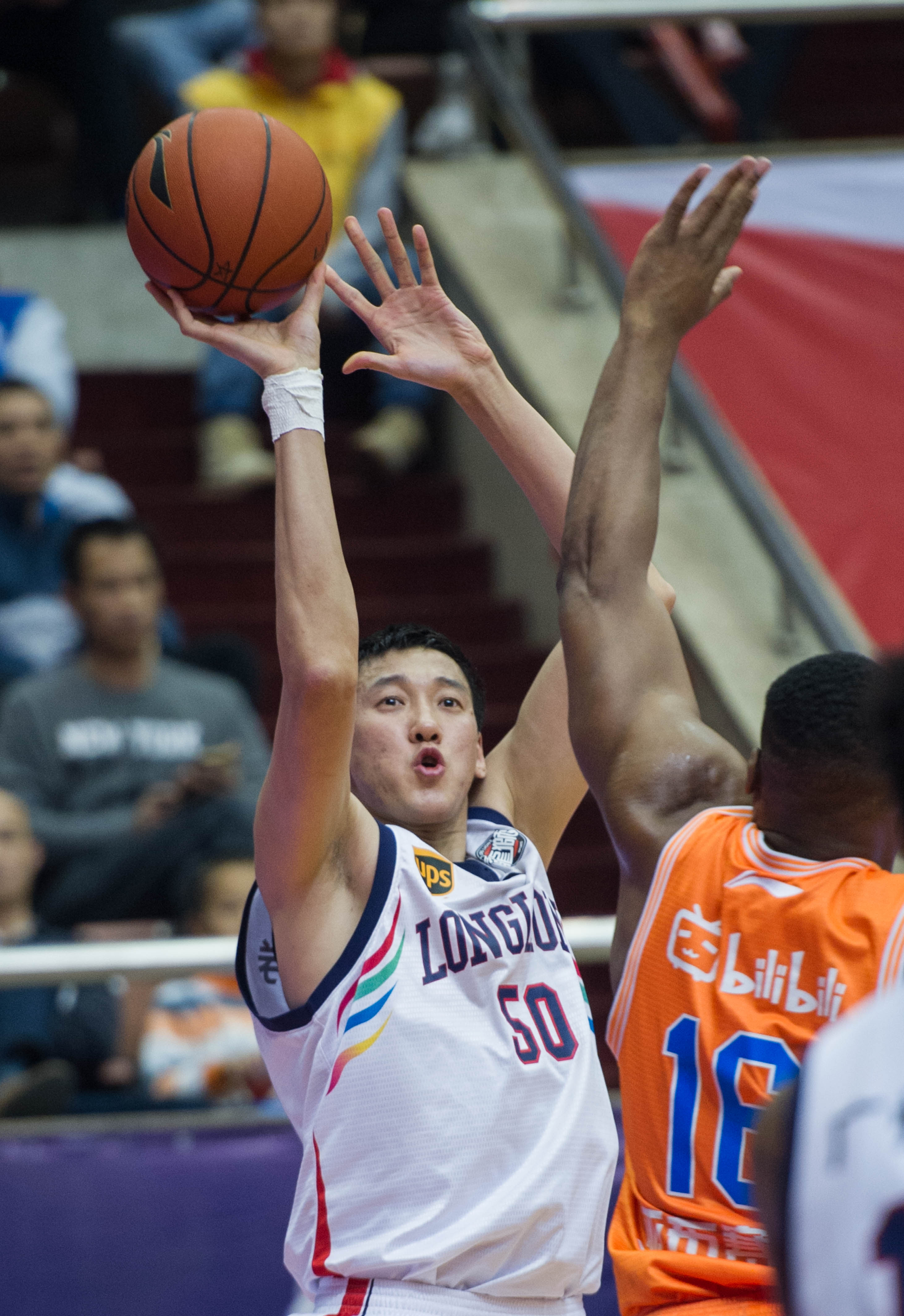 灾难发挥！弗拉门戈门将罗西底线救球险丢球+扑救脱手致丢球（梦游表现！弗拉门戈门将罗西底线回救险送礼+扑救脱手酿失球）