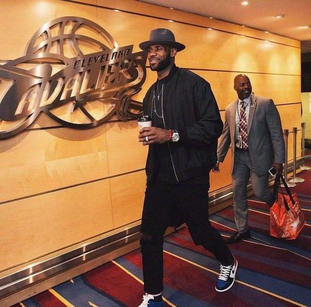 同意吗？NiKo：我很自信，我会在队伍需要的时候站出来（NiKo自信发声：队伍需要时，我会挺身而出）