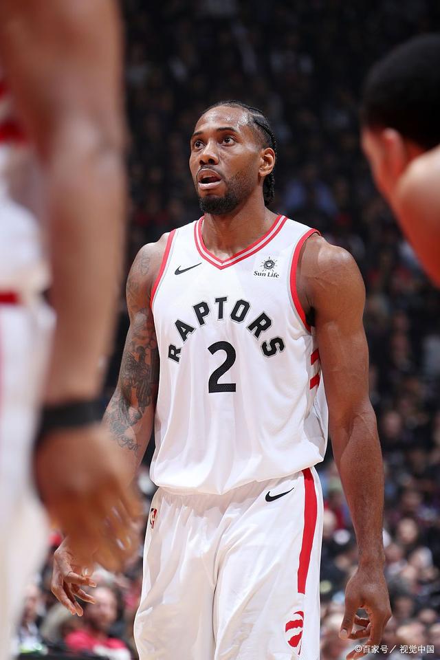 球星突破防线送出助攻（球星强突防线奉献助攻）