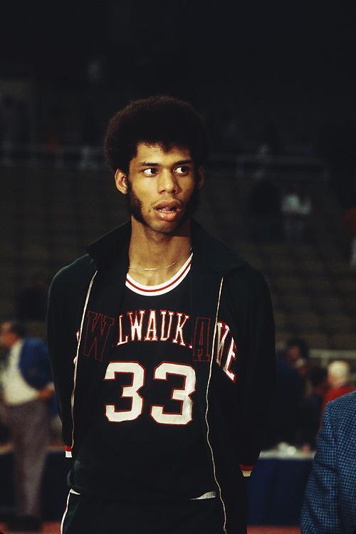 下半场发力！康宁汉姆15中7得到27分4篮板9助攻（后半场爆发，康宁汉姆15投7中砍下27分4篮板9助攻）